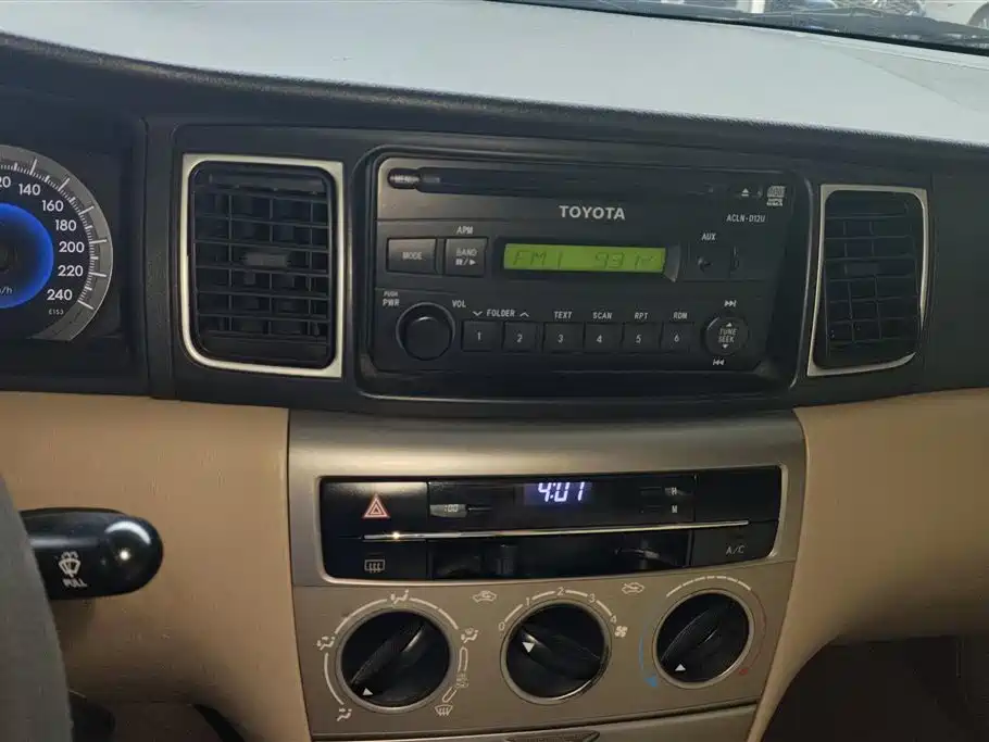 Toyota Corolla 2013 1.6L Automatic Luxury фото 13