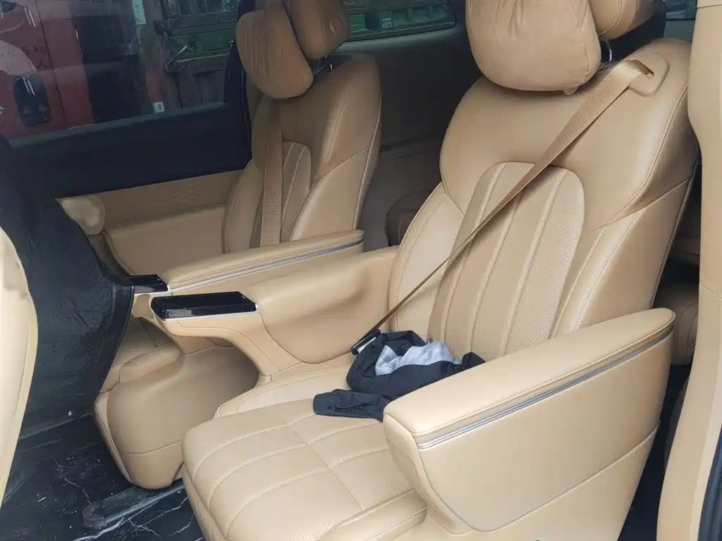 Voyah Auto Voyah Dreamer 2025 PHEV AWD Excellent Kunpeng Edition фото 15