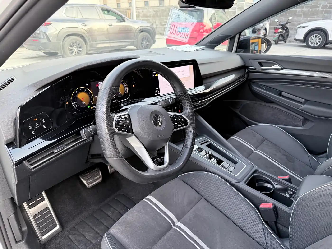 Volkswagen Golf 2023 Model 280TSI DSG R-Line фото 9