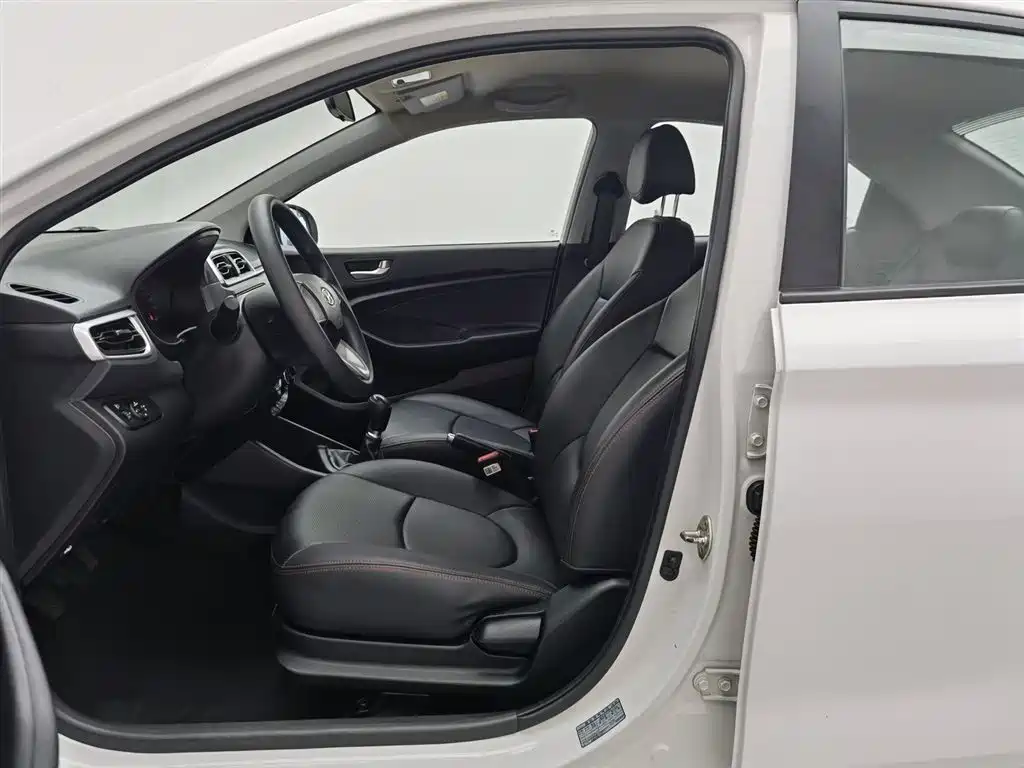 Hyundai Verna 2017 1.4L Manual Renewal Edition China VI фото 10