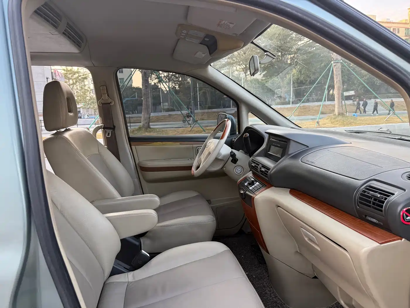 Dongfeng Yuxuan 2010 2009 2.5L Auto Luxury Edition