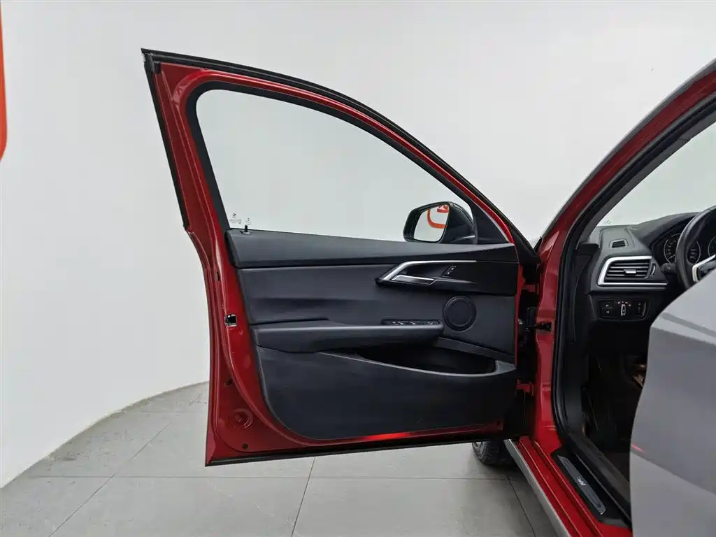 BMW 1 Series 2017 118i Sport фото 8