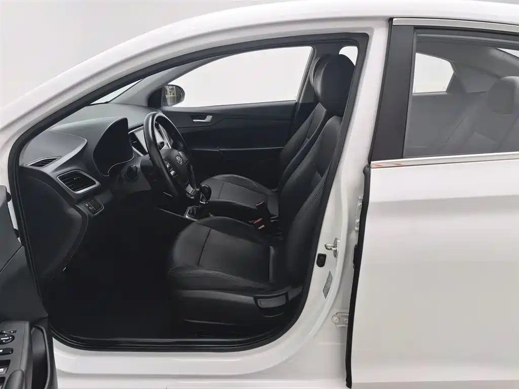 Hyundai Verna 2016 1.4L Manual Cool Edition GLS фото 10
