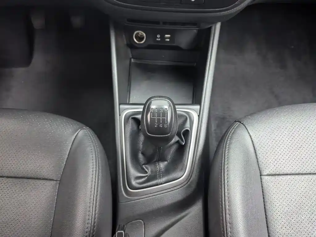 Hyundai Verna 2016 1.4L Manual Cool Edition GLS фото 13