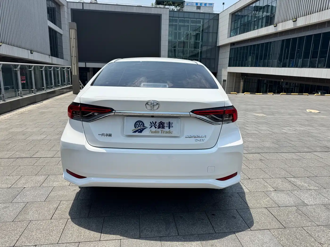 Toyota Corolla 2021 1.2T S-CVT Luxury Edition фото 8
