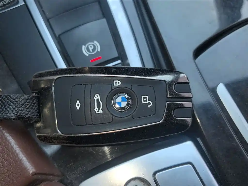 BMW 5 Series 2017 525Li Leading Edition фото 18