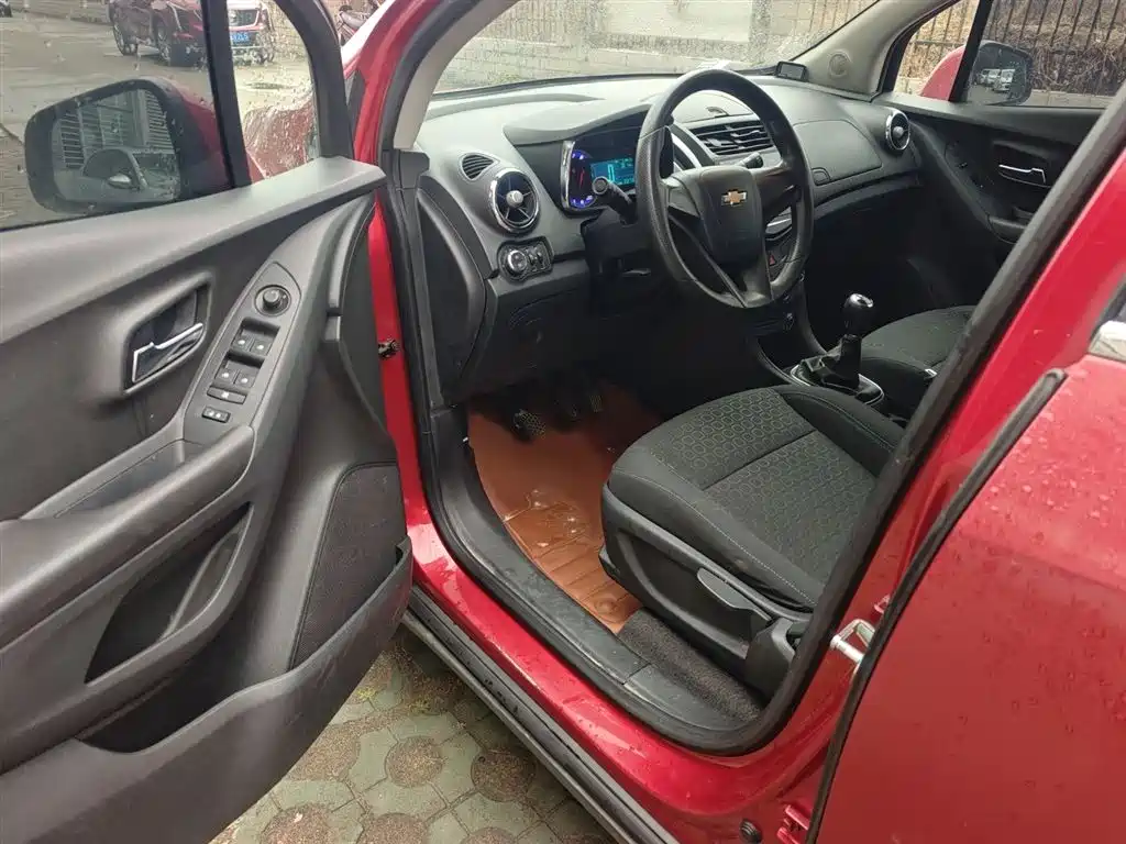 Chevrolet Trax 2016 1.4T Manual 2WD Comfort Sunroof Edition фото 16