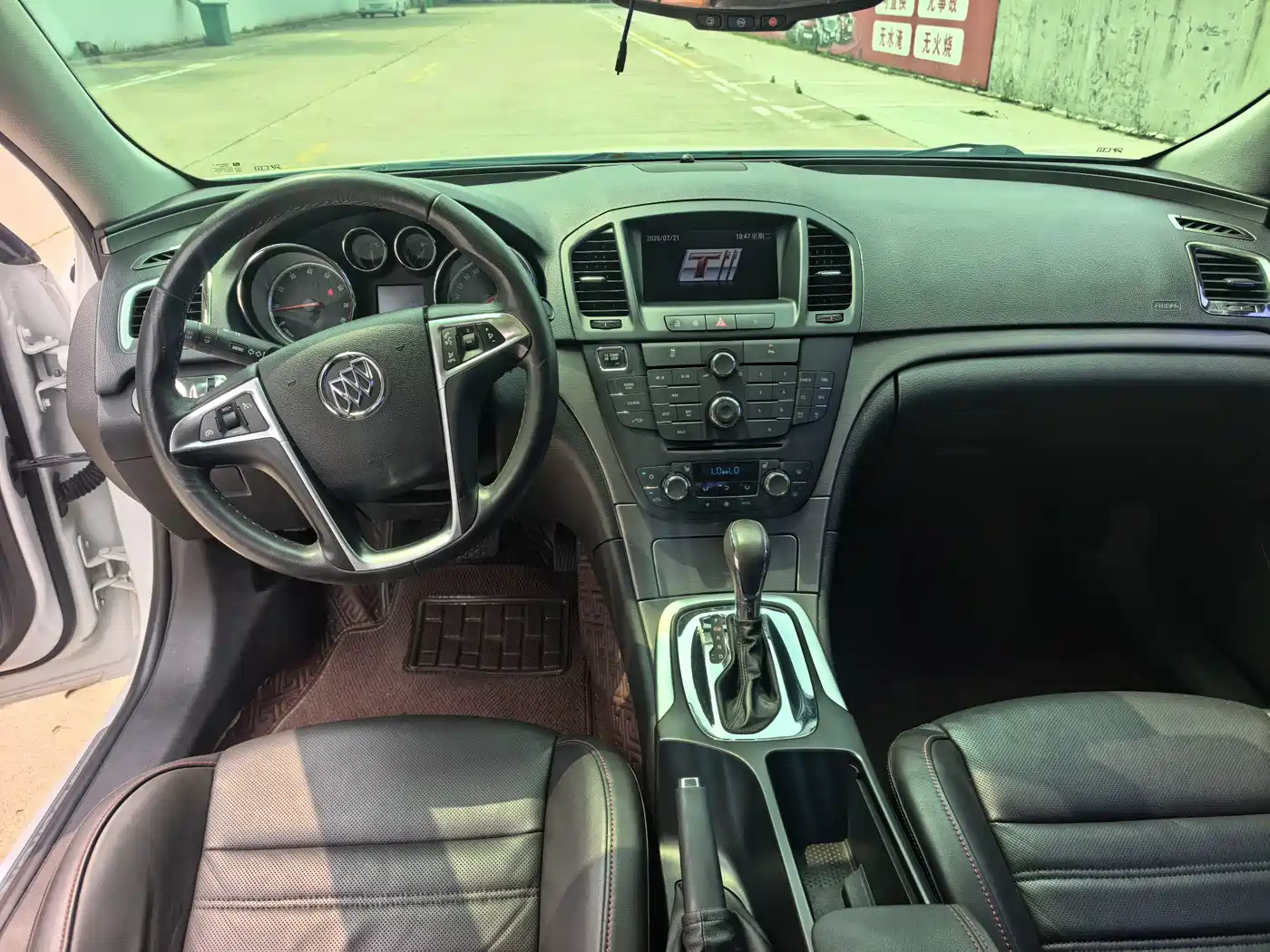 Photo 8 - Buick Regal