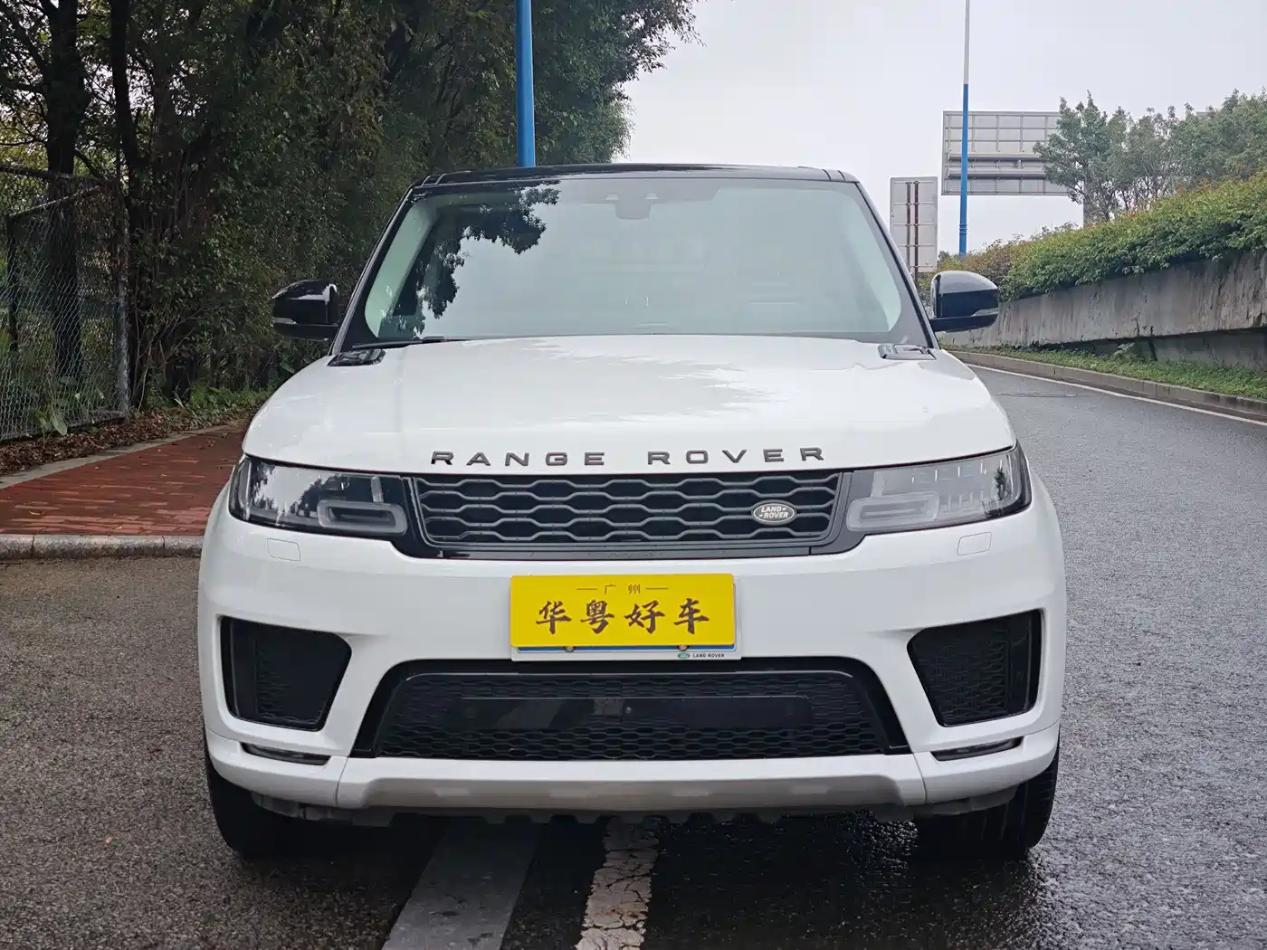 Land Rover Range Rover Sport 2022 3.0 L6 Gloss Black Edition фото 2
