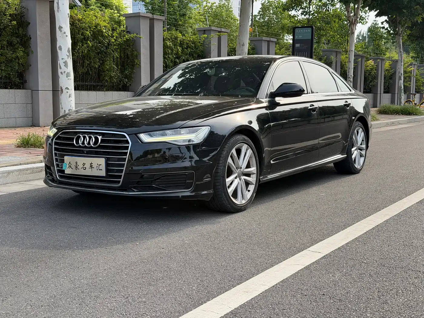 Фото 3 - Audi A6L