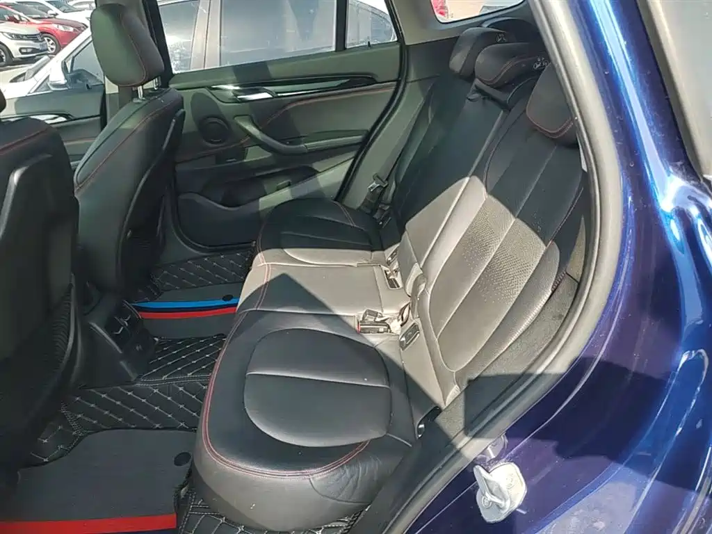 BMW X1 2018 sDrive18Li Premium Model фото 13