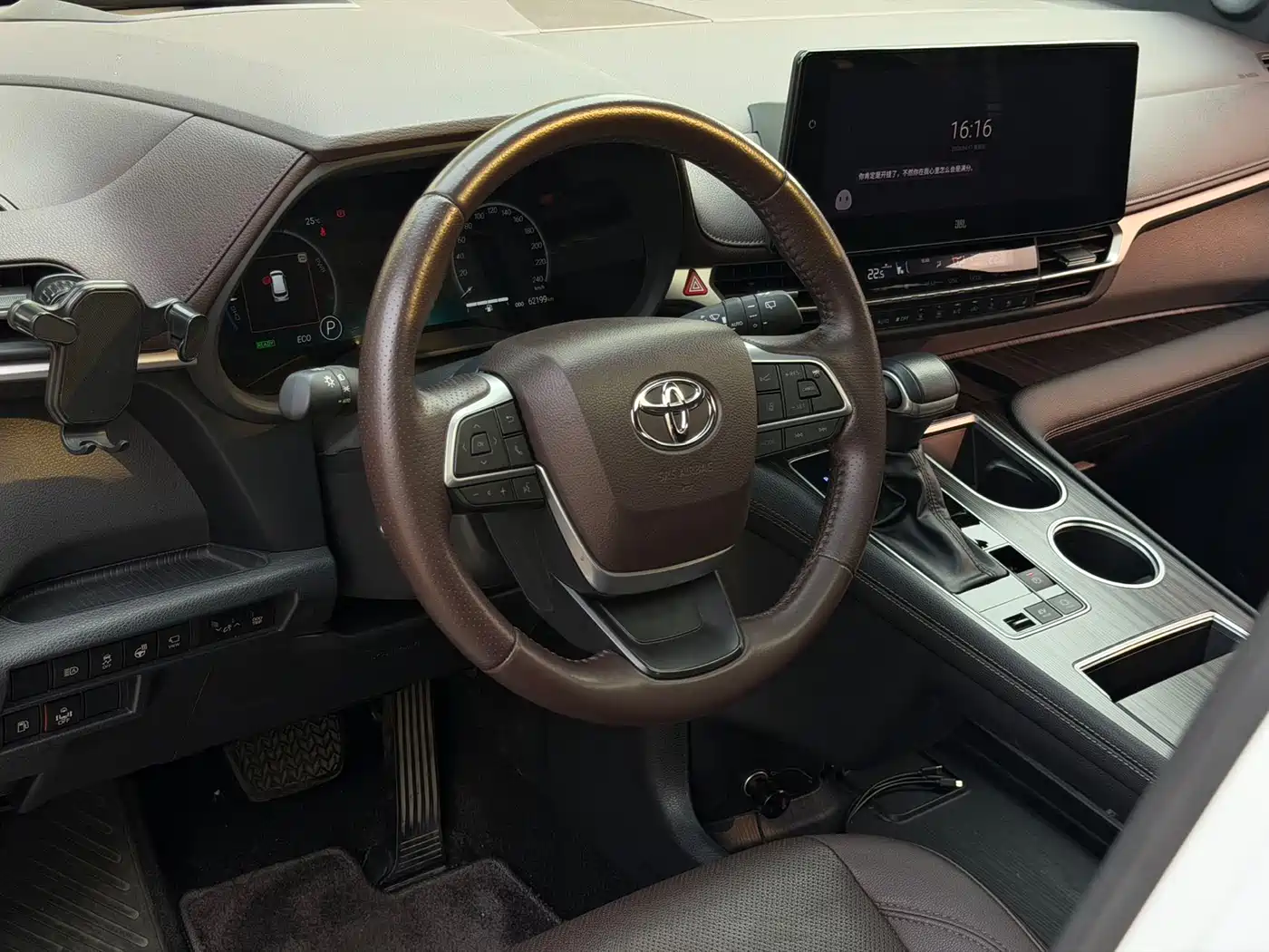 Toyota Sienna 2023 2.5L Hybrid Platinum Edition фото 19