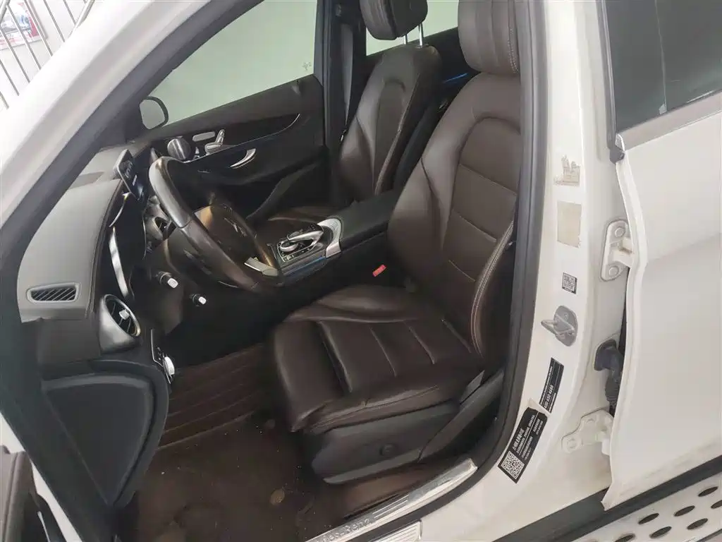 Mercedes-Benz GLC 2018 Facelift GLC 260 4MATIC Luxury фото 15