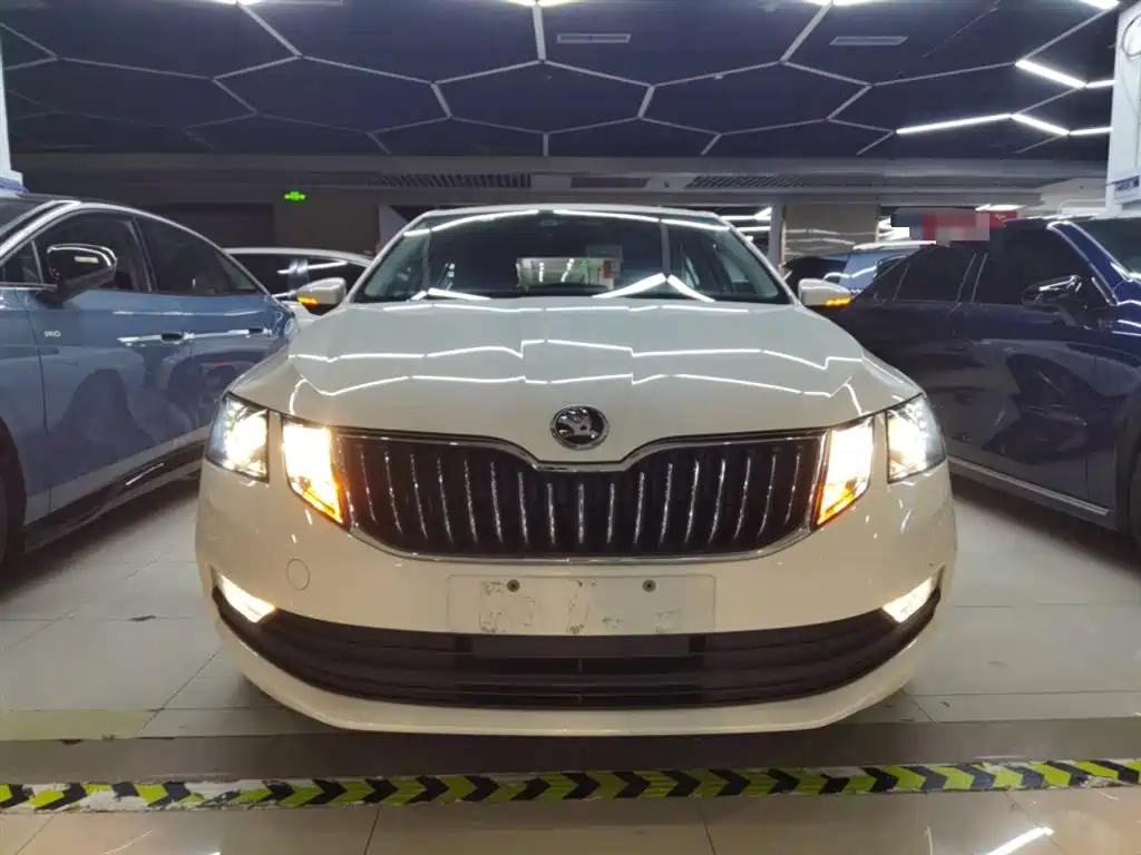 Škoda Octavia 2022 1.5L Automatic Comfort Edition фото 3
