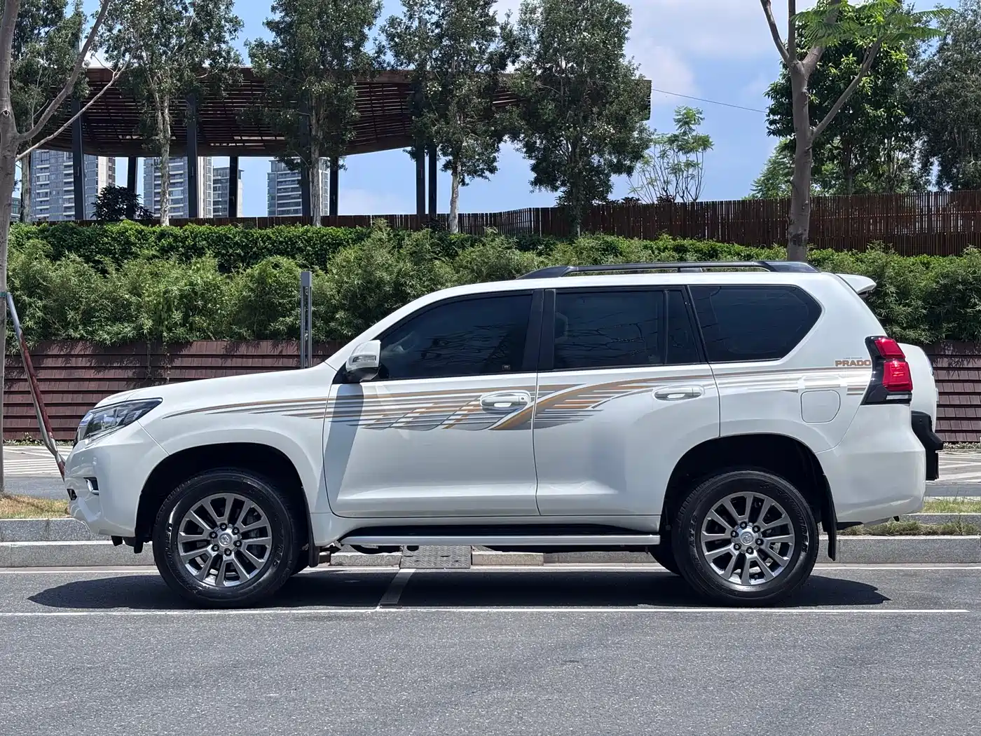 Toyota Prado 2018 3.5L Automatic TX-L Rear-mounted Spare Tire фото 3