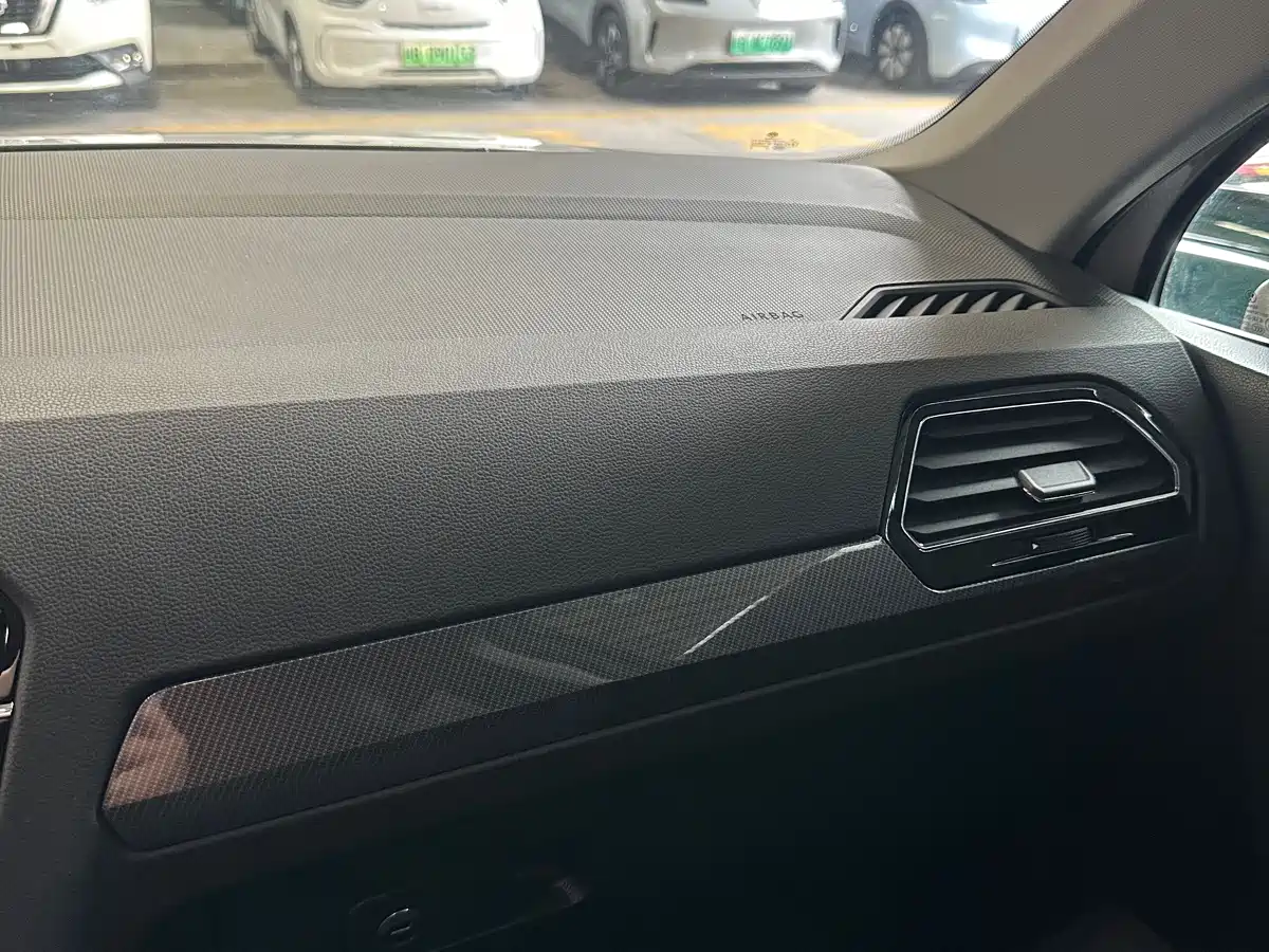Volkswagen Tiguan L 2021 330TSI Automatic 2WD R-Line Premium фото 21