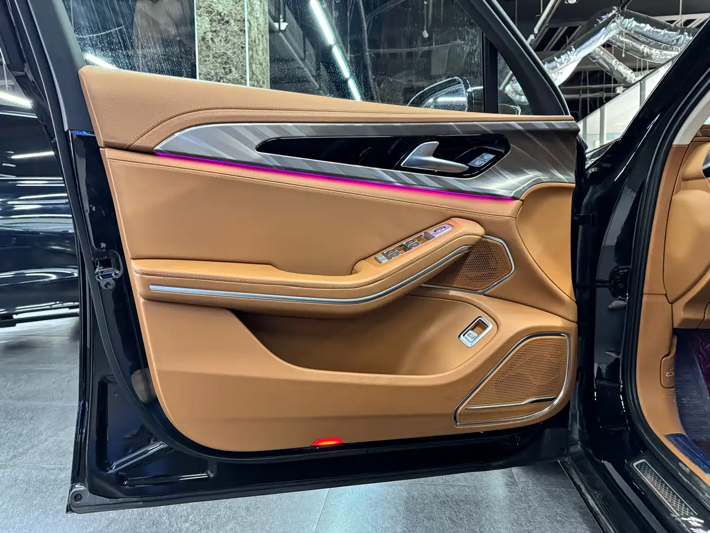 Hongqi H9 2022 2.0T Smart Connect Flag Enjoy Edition фото 6