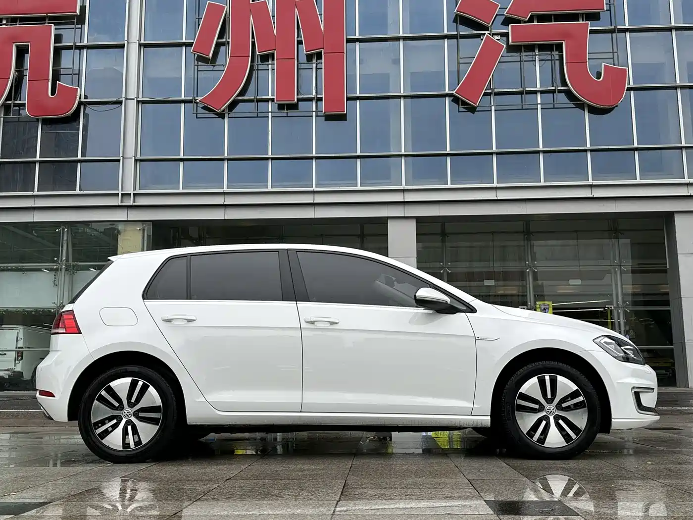 Volkswagen Golf Electric 2020 Chi Pro фото 8