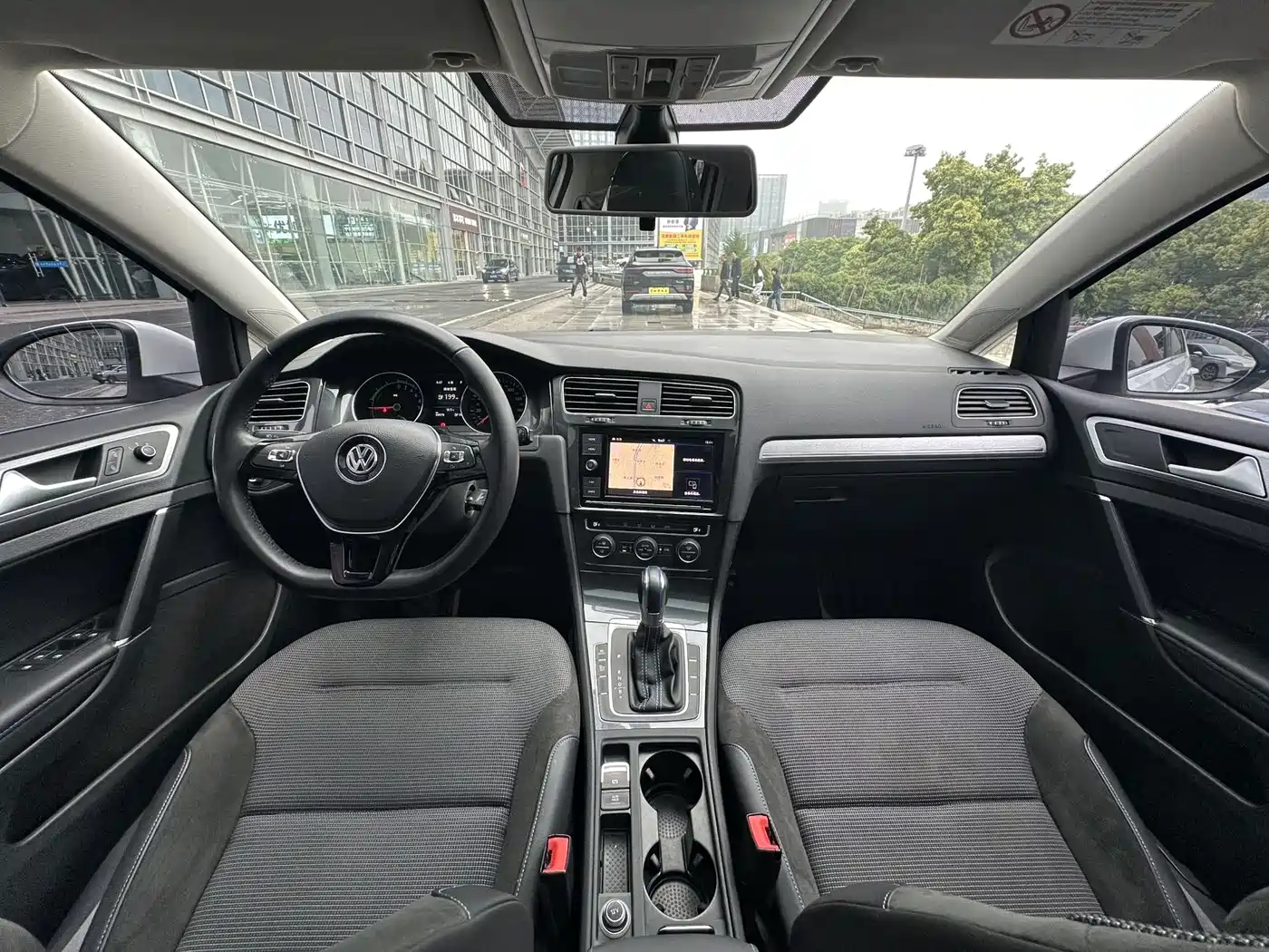 Volkswagen Golf Electric 2020 Chi Pro фото 16
