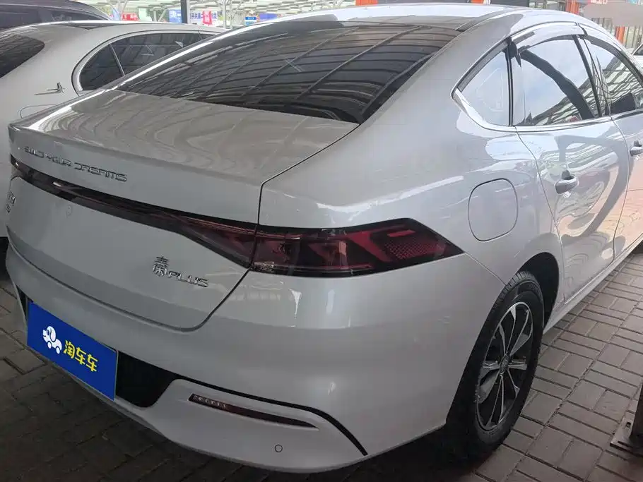 BYD Qin PLUS 2024 Glory Edition DM-i 55KM Leading фото 3