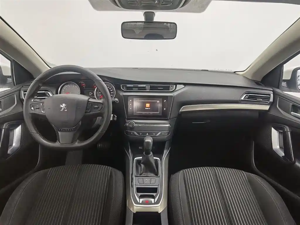 Peugeot 408 2015 Model 1.2T Automatic Luxury Edition фото 5