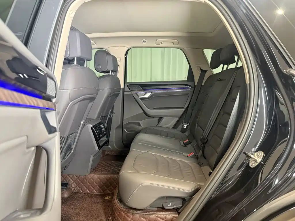 Фото 23 - Volkswagen Touareg