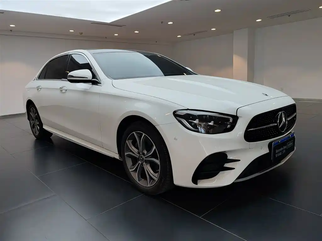 Mercedes-Benz E-Class 2023 E 300 L Sport Fashion фото 2