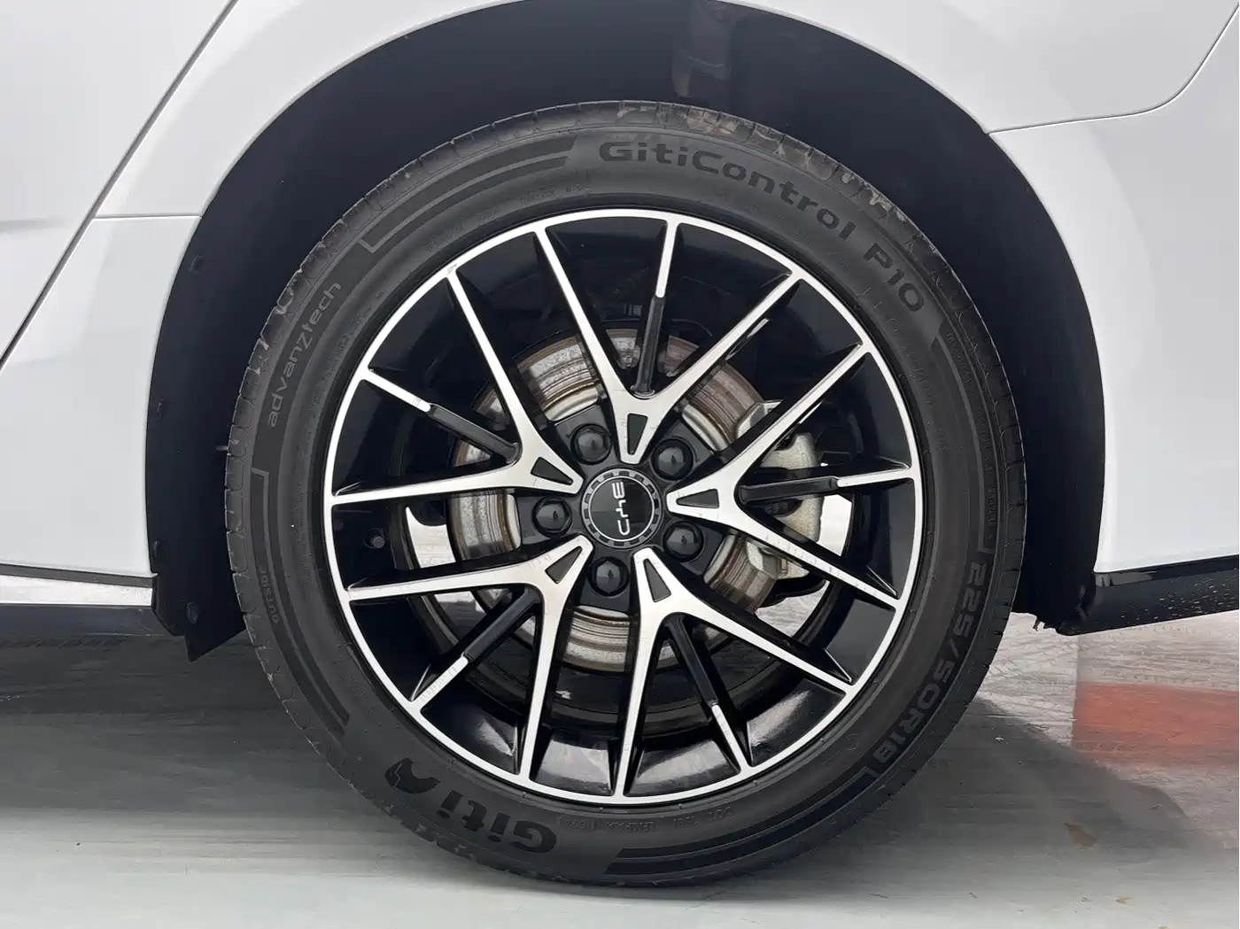 BYD Seal 2024 Glory Edition DM-i 1.5L 121km Luxury фото 13