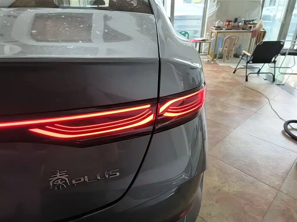 BYD Qin PLUS 2025 DM-i Smart Drive 55KM Leader фото 8