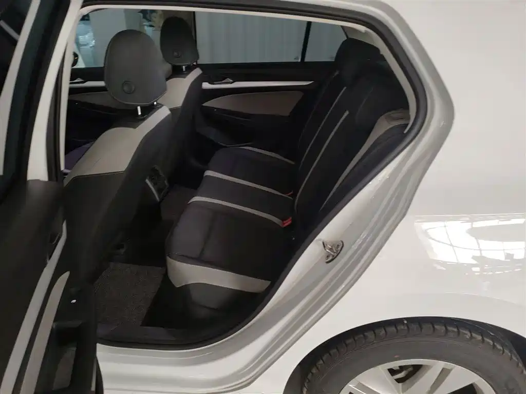 Volkswagen Golf 2023 Model 200TSI DSG фото 13