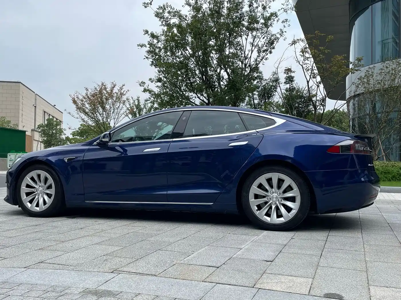 TESLA MODEL S