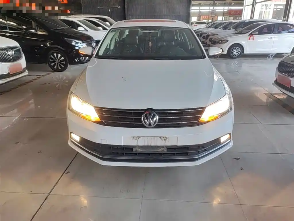 Volkswagen Sagitar 2015 1.6L Manual Comfort фото 3