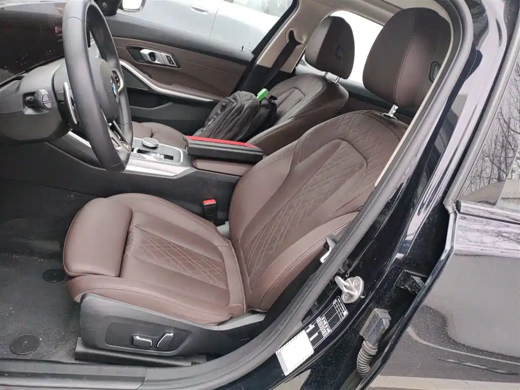 BMW 3 Series 2025 330Li M Sport Night Edition фото 15