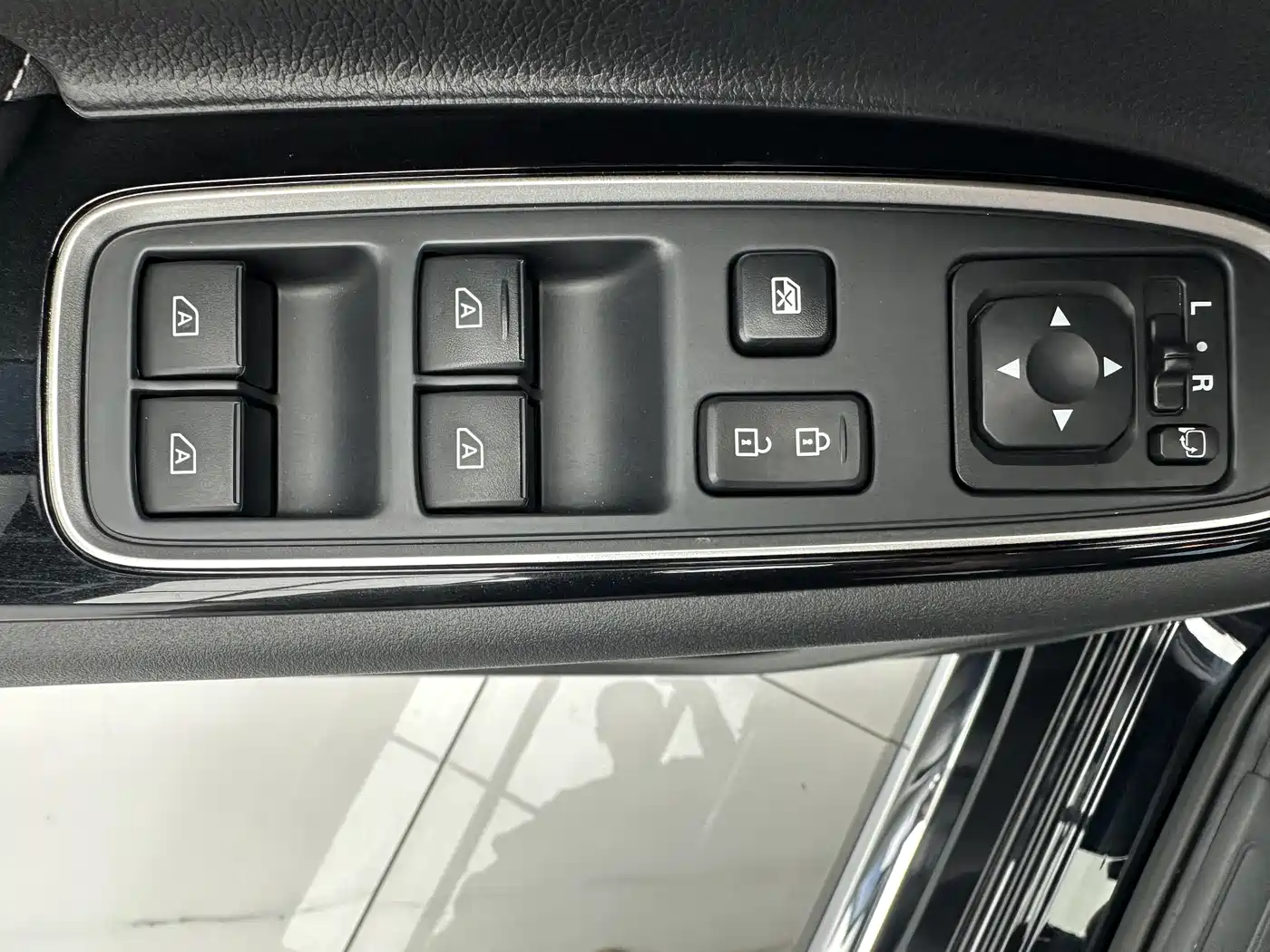 Mitsubishi Outlander 2021 Facelift 2.0L 2WD Premium Edition 5-Seater фото 12