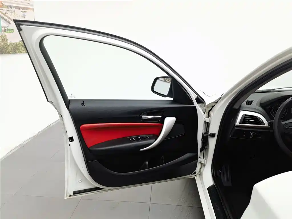 BMW 1 Series (Import) 2012 116i Leading фото 8