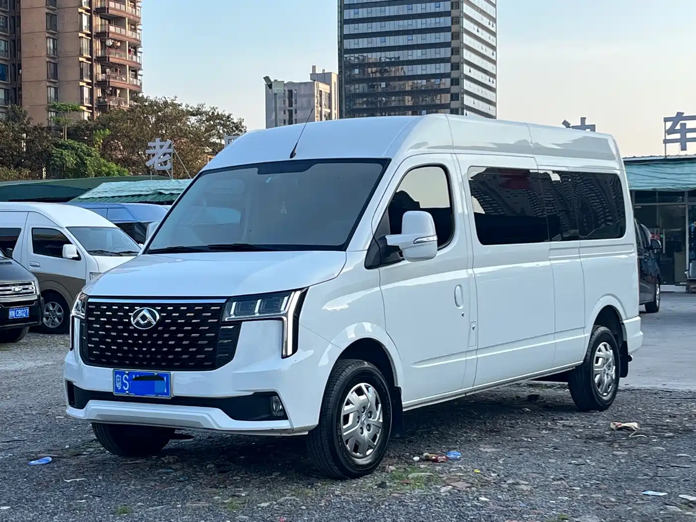 SAIC Maxus Xintu V80 2024 Model PRO Business 6MT Long Wheelbase Medium Roof 147Ps 9-seater Three-row Non-commercial