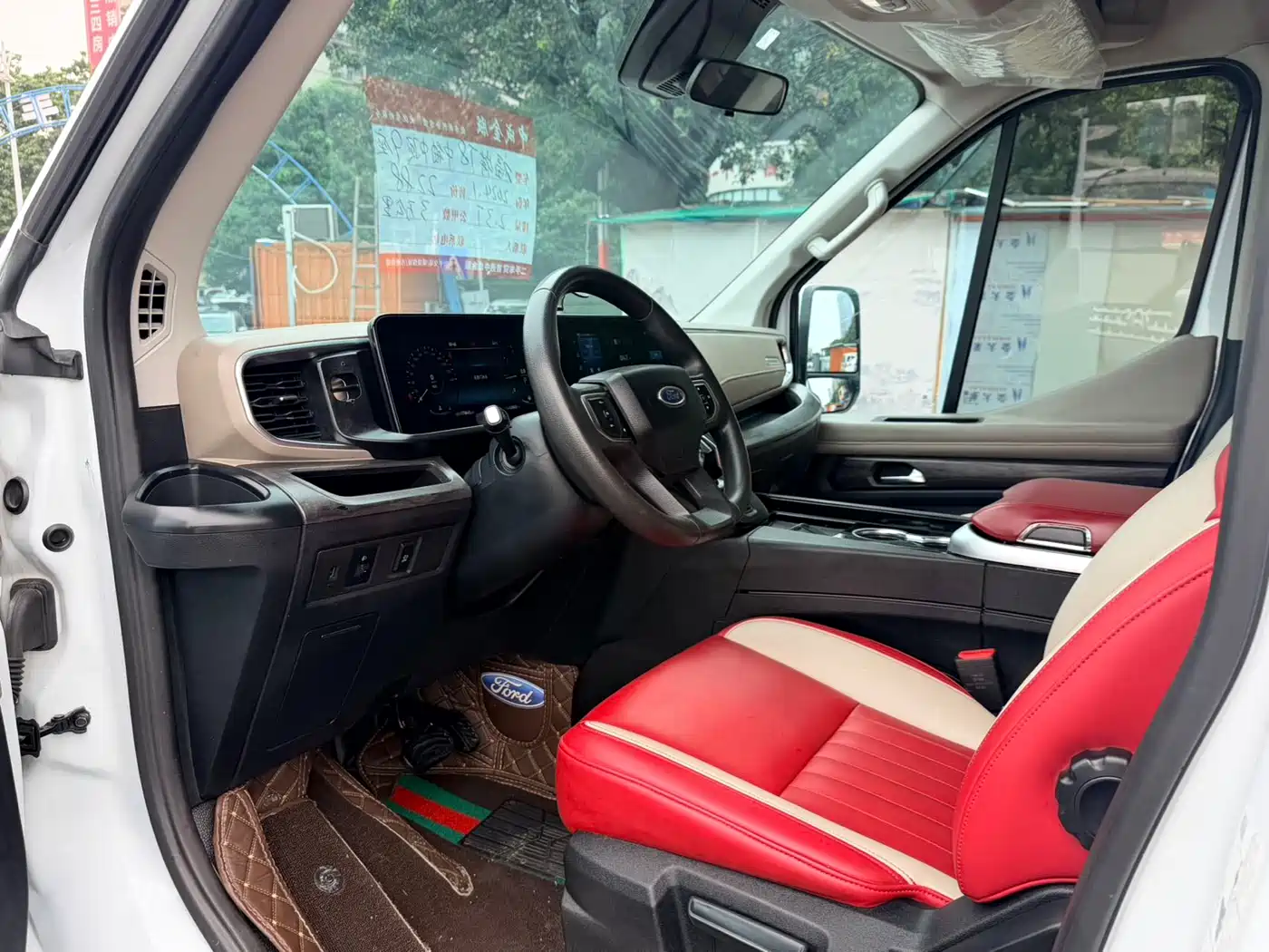 Ford Transit T8 2024 T8 2.3T Diesel Automatic Medium Wheelbase Medium Roof 9-Seat Business Travel Version (2/2/2/3 seating) фото 8