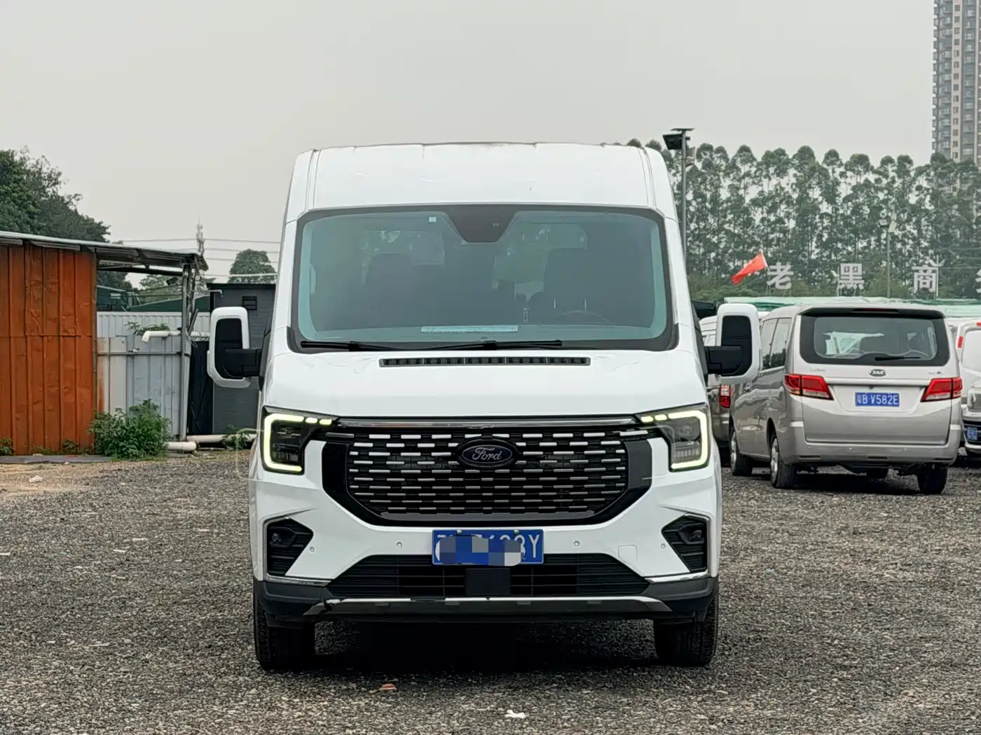 Ford Transit T8 2024 T8 2.3T Diesel Automatic Medium Wheelbase Medium Roof 9-Seat Business Travel Version (2/2/2/3 seating) фото 2