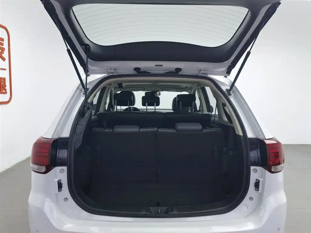 Mitsubishi Outlander 2018 2.4L 4WD Luxury Edition 7-seater фото 16