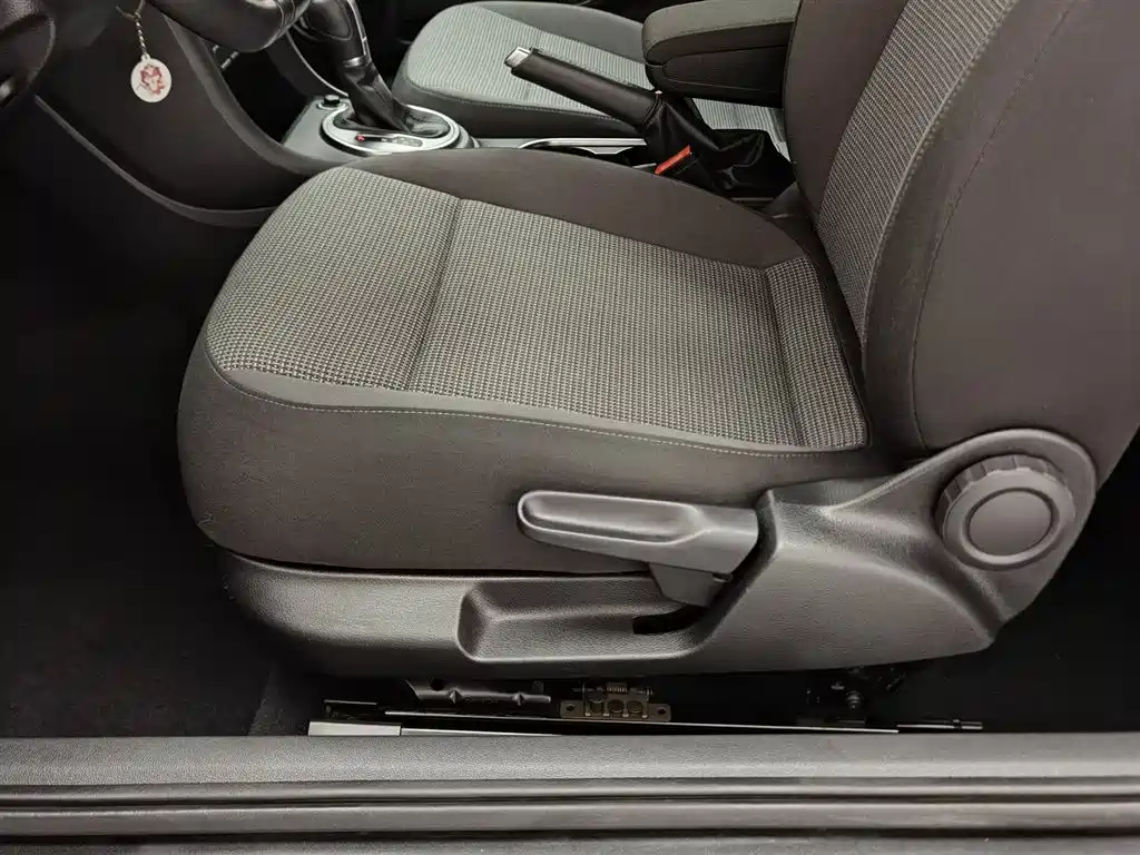 Volkswagen Beetle 2015 180TSI фото 20