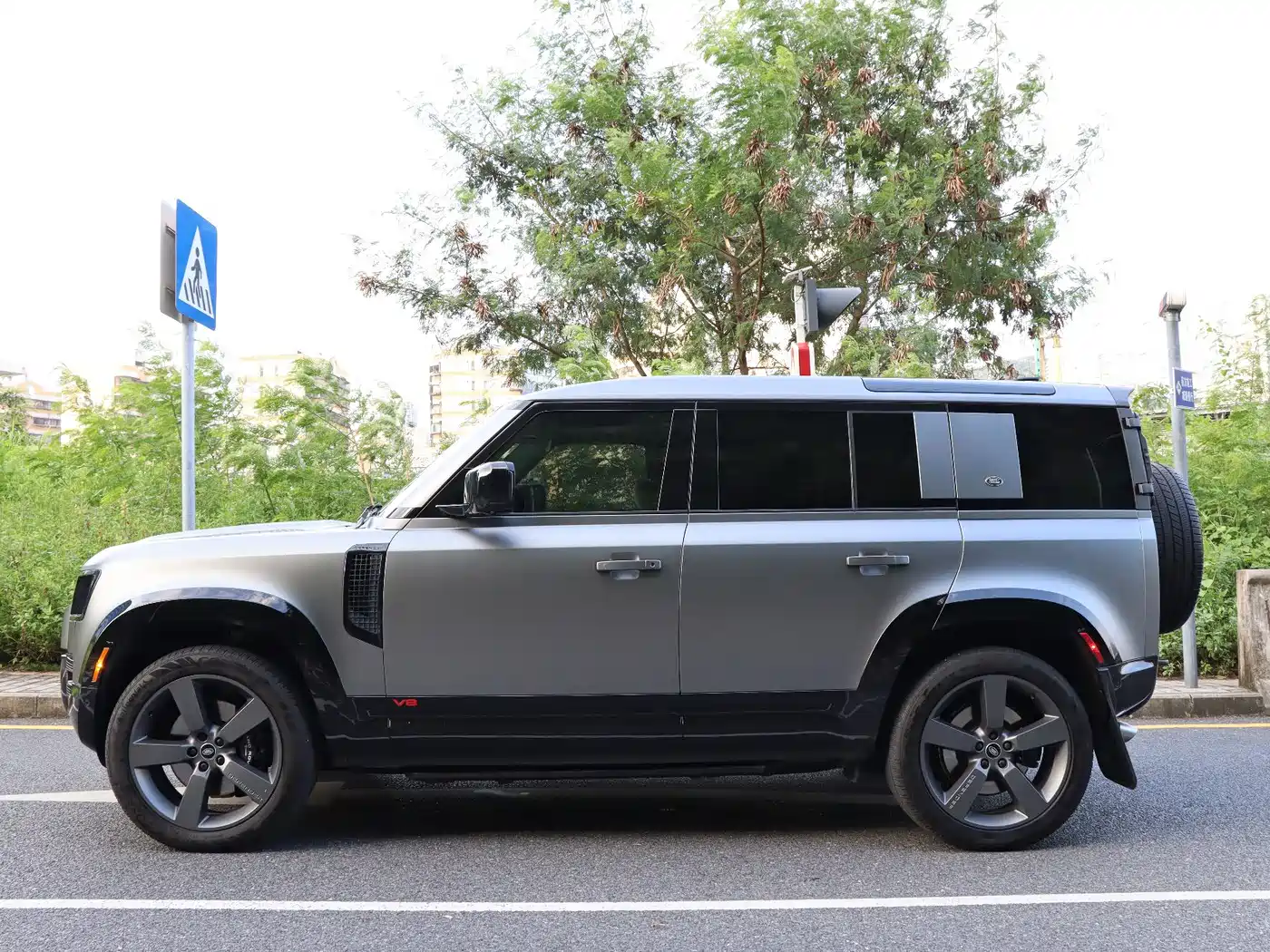 Фото 9 - Land Rover Defender