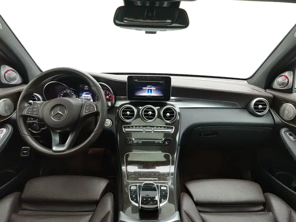 Mercedes-Benz GLC 2018 Facelift GLC 260 4MATIC Luxury фото 5