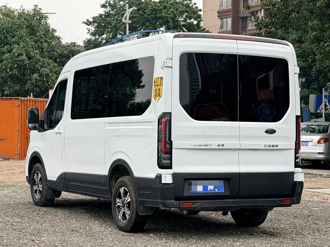 Ford Transit T8 2024 T8 2.3T Diesel Automatic Medium Wheelbase Medium Roof 9-Seat Business Travel Version (2/2/2/3 seating) фото 6