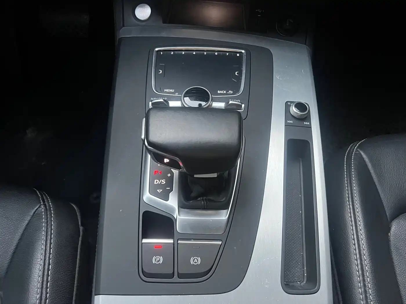 Audi Q5L 2020 Facelift 40 TFSI Honor Fashion фото 25
