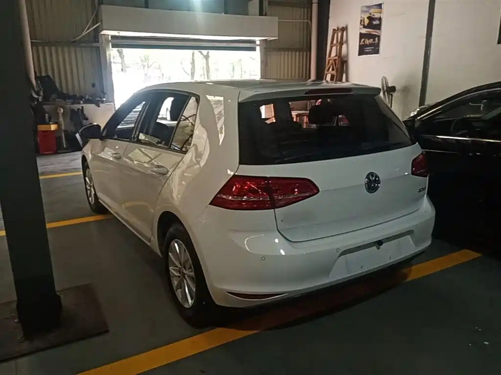 Volkswagen Golf 2016 1.6L Automatic Fashion фото 5