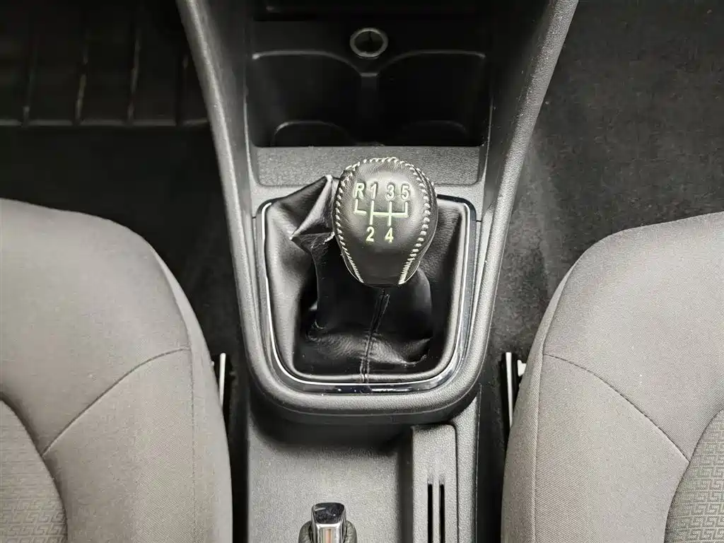 Volkswagen Santana 2015 1.4L Manual Trend Edition фото 13