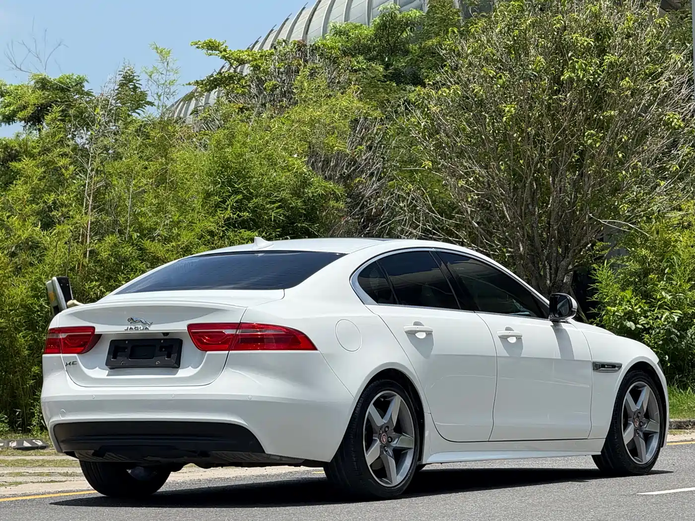 Jaguar XE 2015 2.0T 200PS R-Sport фото 4