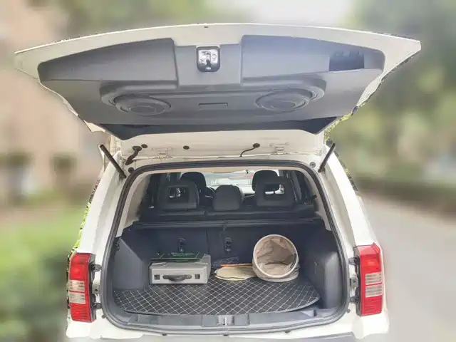 Jeep Patriot 2014 2.4L Luxury Navigation — фото 5