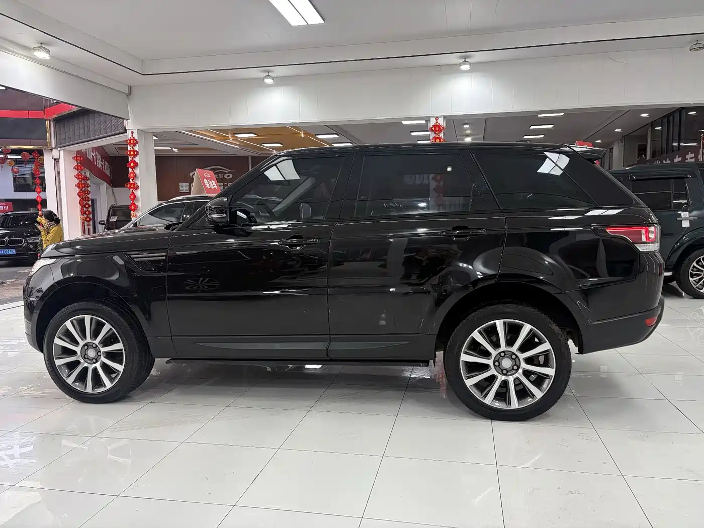 Land Rover Range Rover Sport 2017 3.0 SC V6 SE фото 20