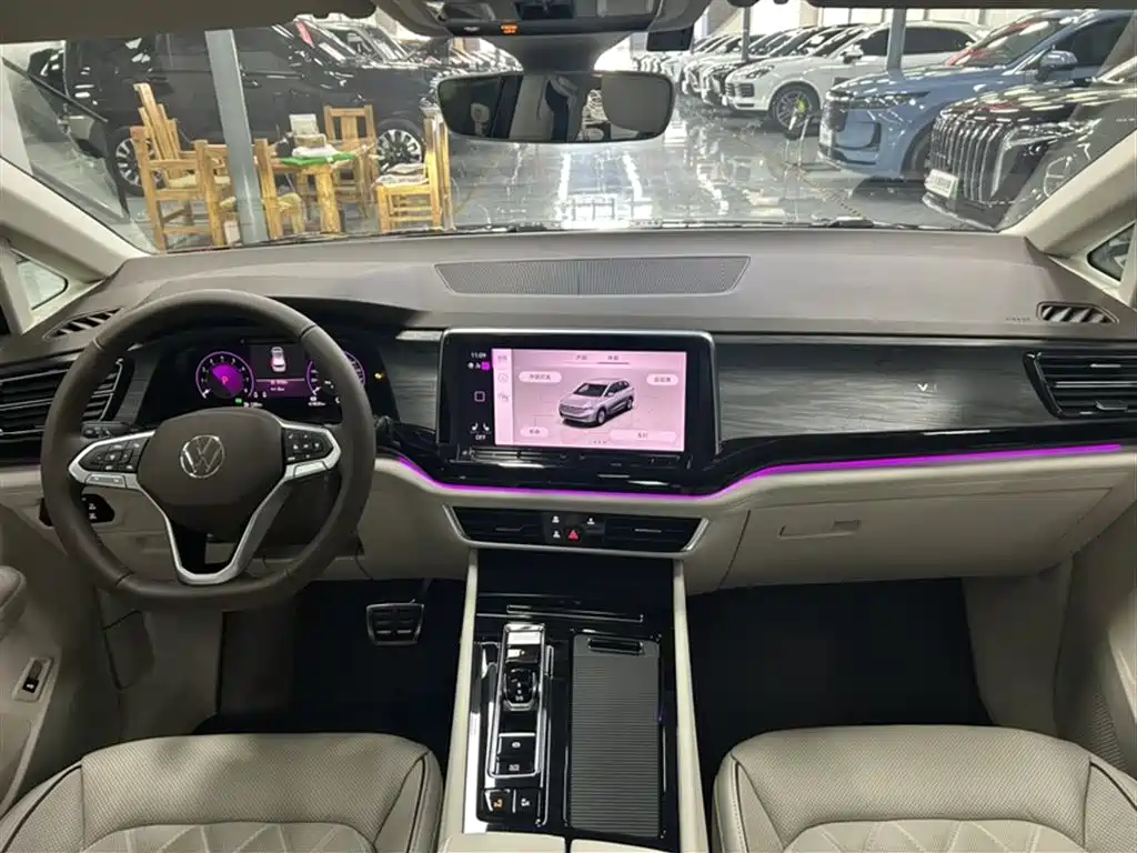 Volkswagen Viloran 2022 380TSI Premium Edition фото 12